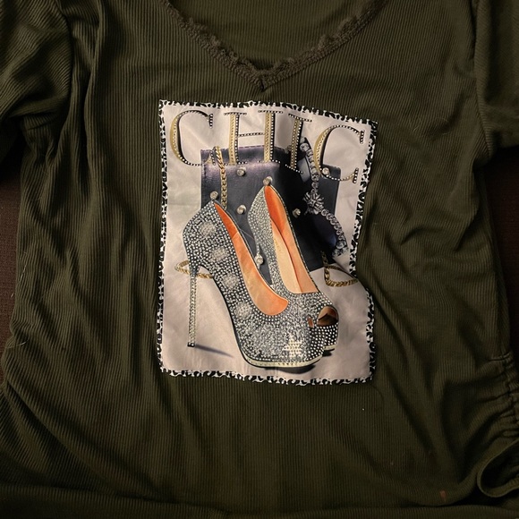 Woman - Picture 2 of 6